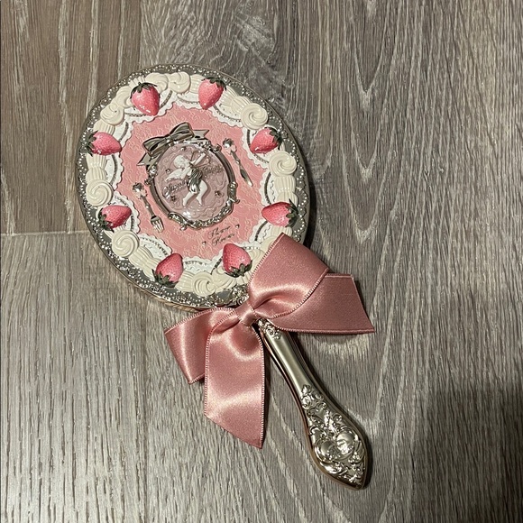 strawberry cake hand mirror - Picture 1 of 1